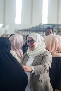 Semarak HUT ke-27, Wali Kota Lisa Bagikan Voucher Belanja di Pasar Bauntung